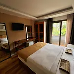 Loca Centre Hotel