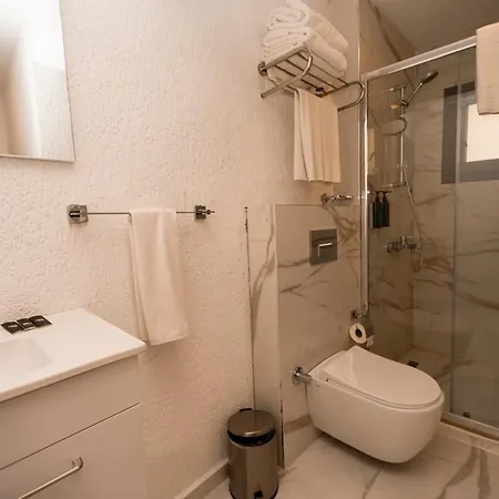 Loca Centre Hotel *