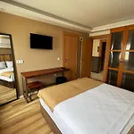 Loca Centre Hotel *