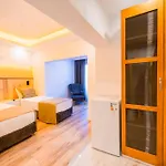 Hotel Loca Centre