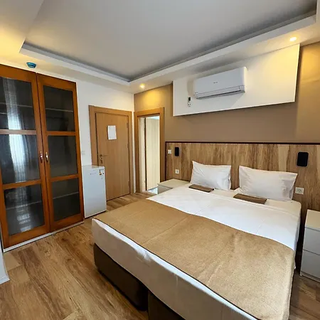 Loca Centre Hotell *