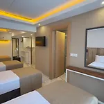 Loca Centre فندق