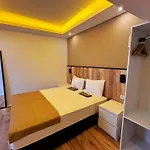 Hotel Loca Centre *
