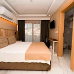 Loca Centre Hotel *