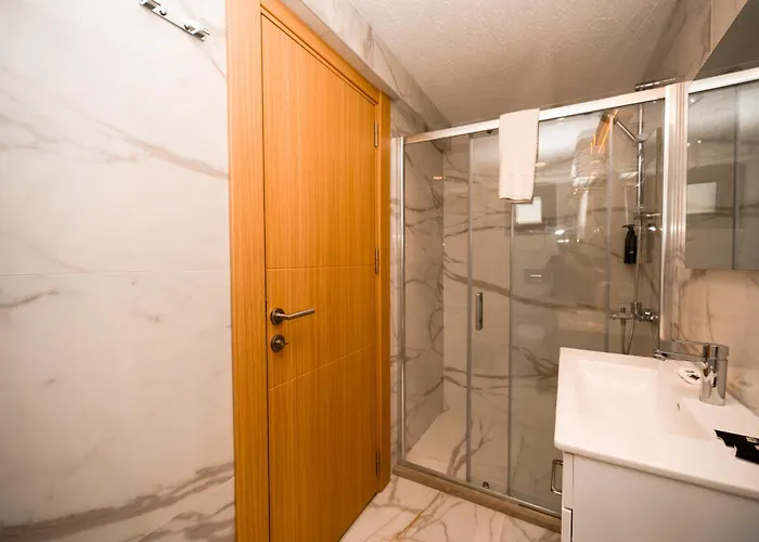 Loca Centre Отель *